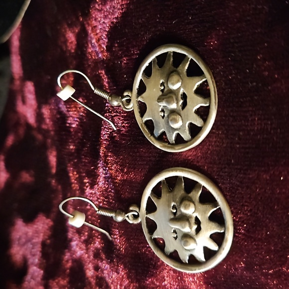 Smiling Sun dangle earrings - Picture 4 of 4